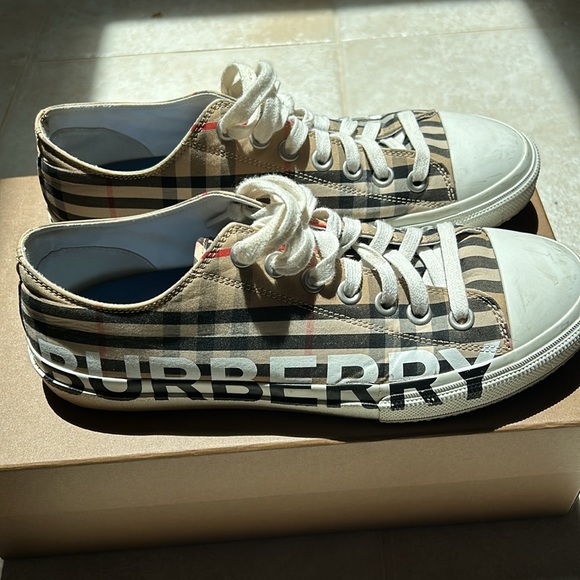 BURBERRY A:MF Larkhall M logo in Archive Beige size 42 - Picture 4 of 10